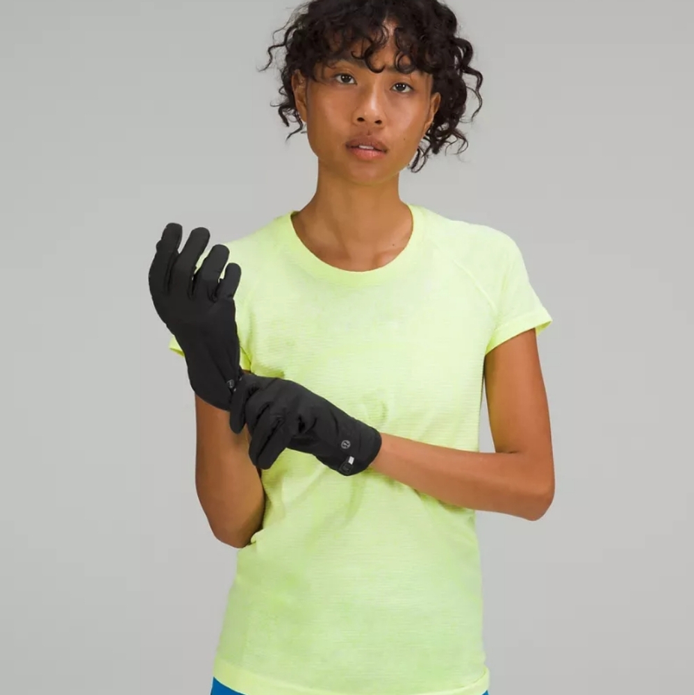Lululemon Black Quilted Gloves - Picture 13 of 14